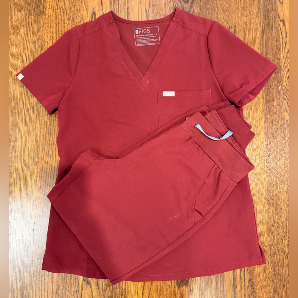 Figs Deep Red Scrub Set